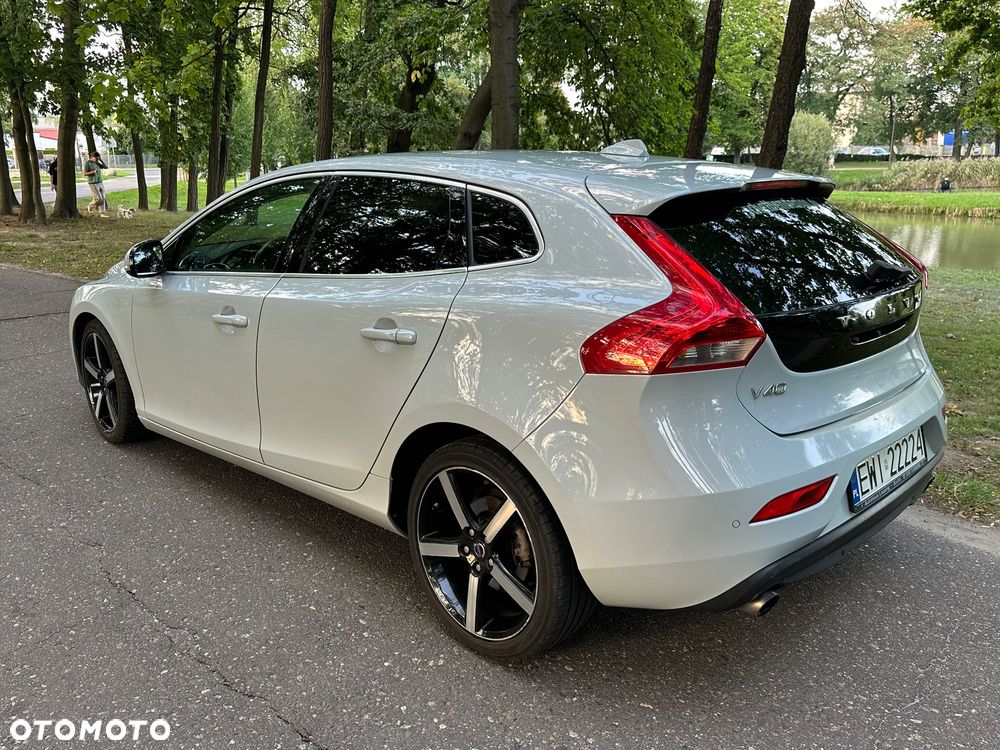 Volvo V40 T3 R-Design Momentum - 3