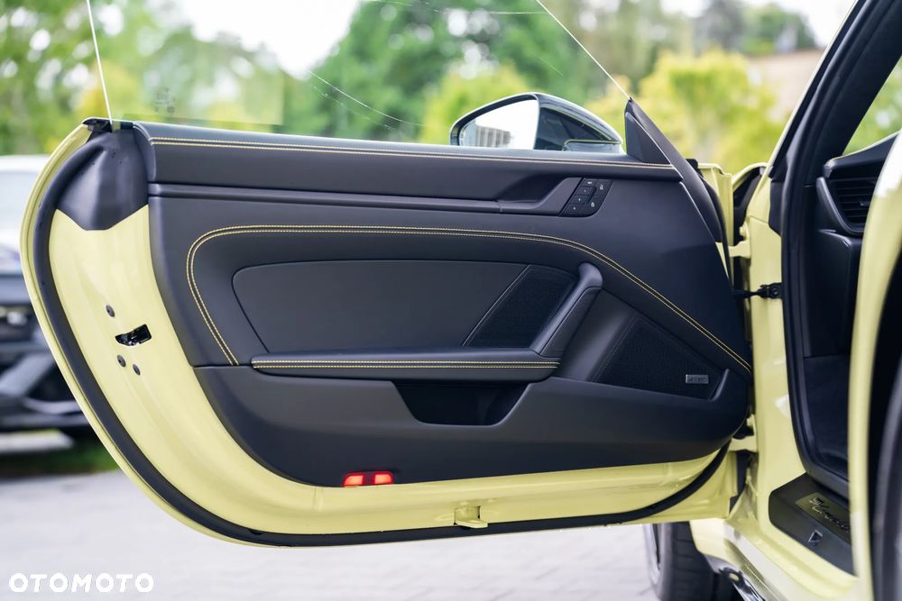 Porsche 911 Carrera T-Hybrid 4 GTS - 14