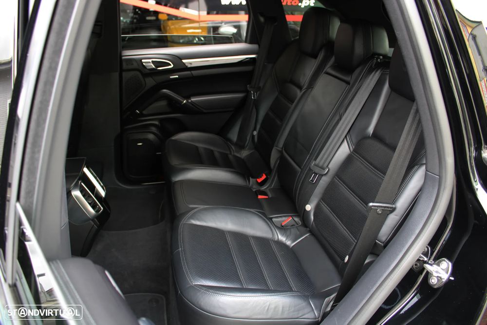 Porsche Cayenne Platinum Edition - 9