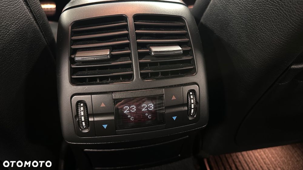 Mercedes-Benz Klasa E 350 4Matic Avantgarde Sport Edition - 33