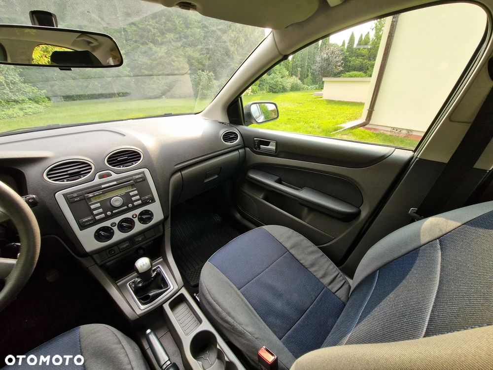 Ford Focus 1.6 Ambiente - 26