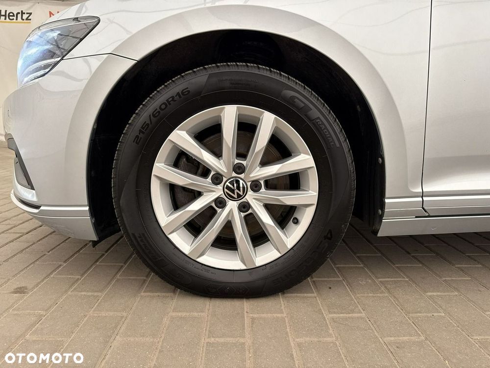 Volkswagen Passat - 21