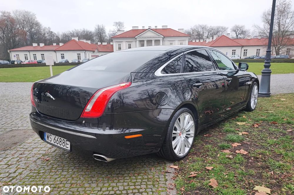Jaguar XJ 3.0 D V6 LWB Premium Luxury - 4