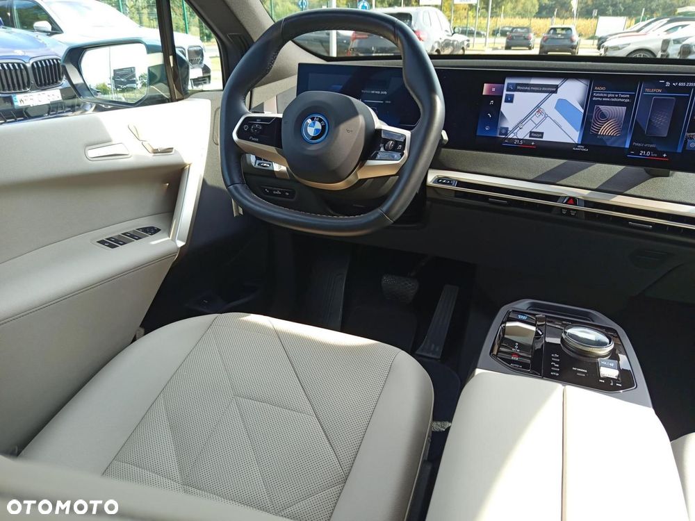 BMW iX - 14