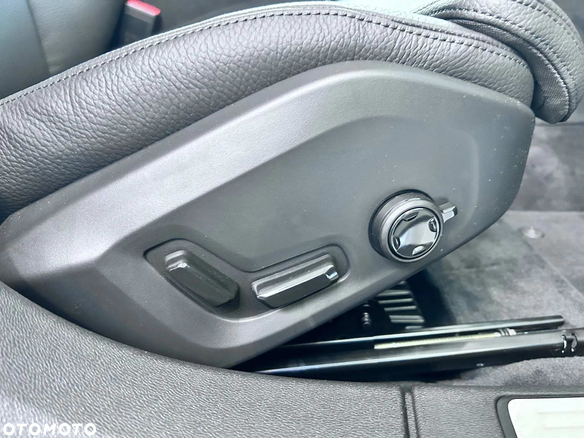 Volvo V60 B4 B Plus Dark - 17