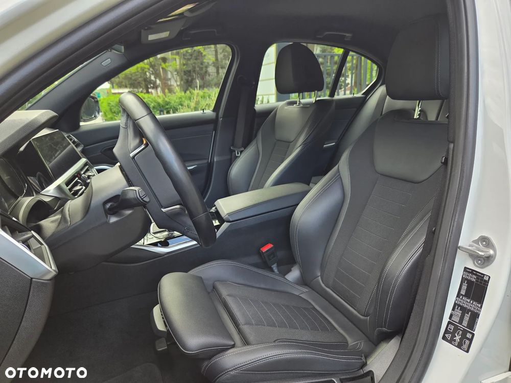 BMW Seria 3 320i xDrive - 25