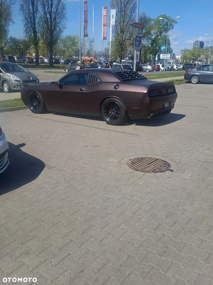 Dodge Challenger - 8