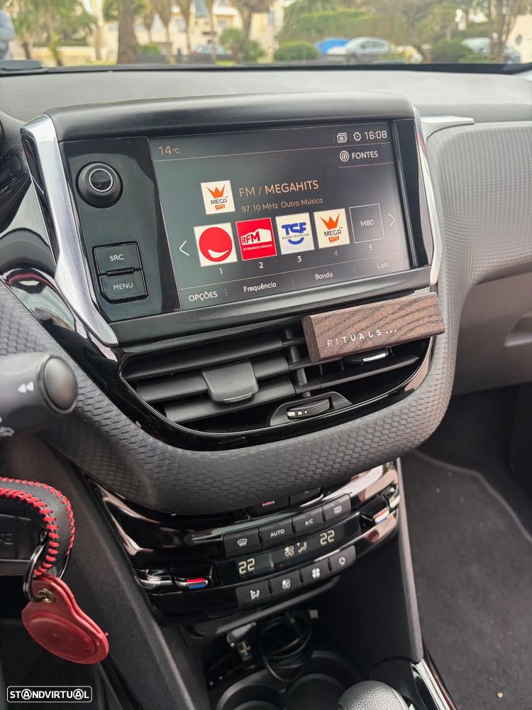 Peugeot 2008 1.2 PureTech Allure EAT6 - 5