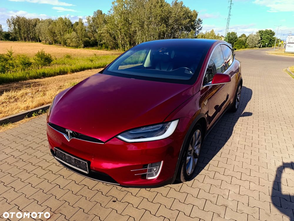 Tesla Model X - 12