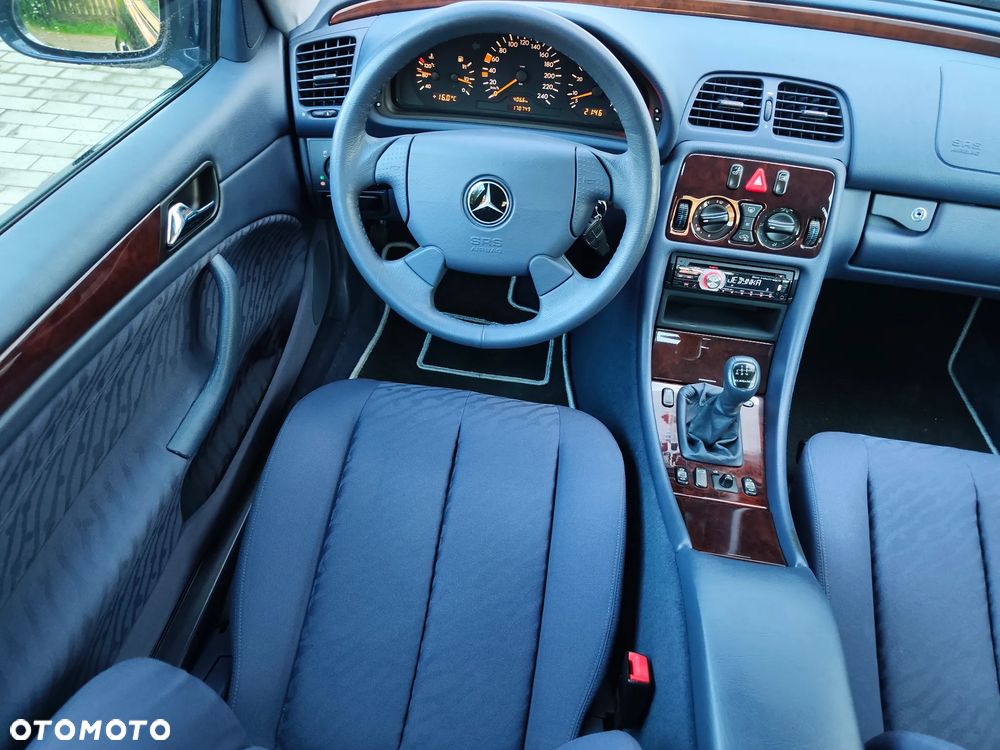 Mercedes-Benz CLK - 20