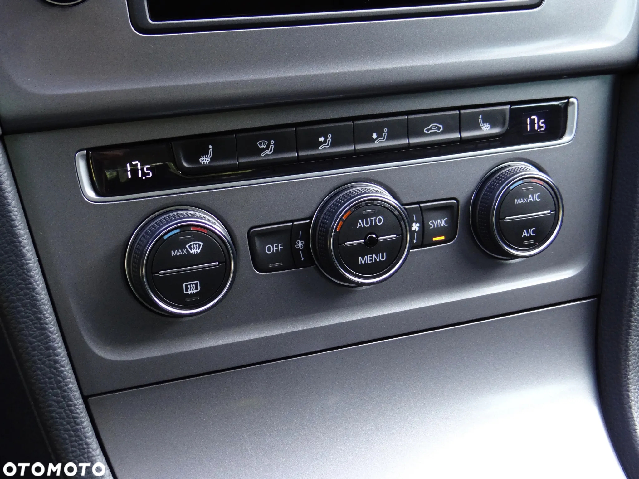 Volkswagen Golf 1.6 TDI BlueMotion Technology Lounge - 16