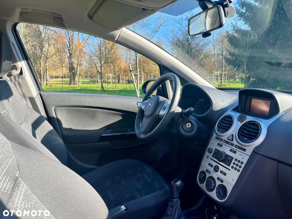 Opel Corsa 1.2 16V Edition / Active - 9