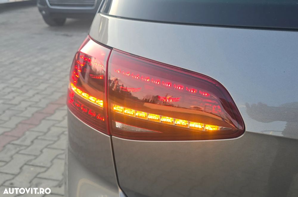 Volkswagen Golf - 36