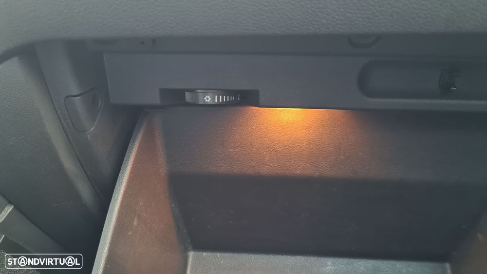 VW Touran 1.6 TDI Confortline DSG - 35