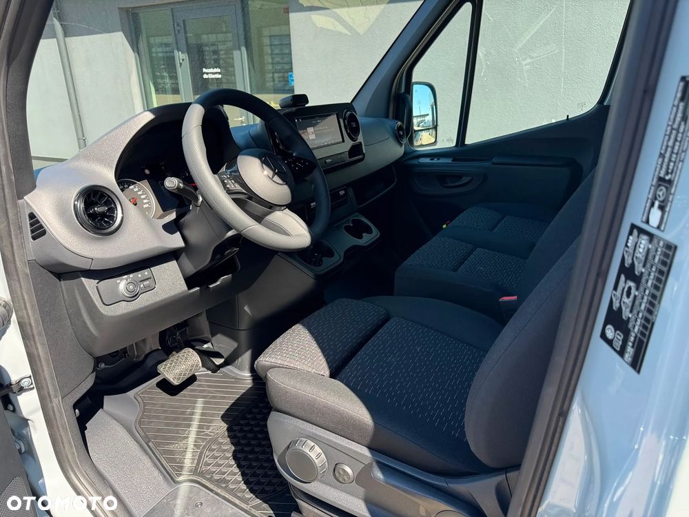 Mercedes-Benz Sprinter - 10
