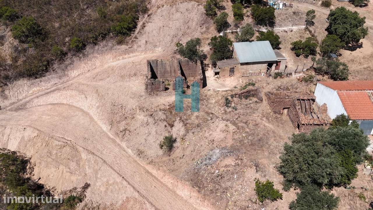 Terreno misto com Ruína e barragem - Grande imagem: 5/10