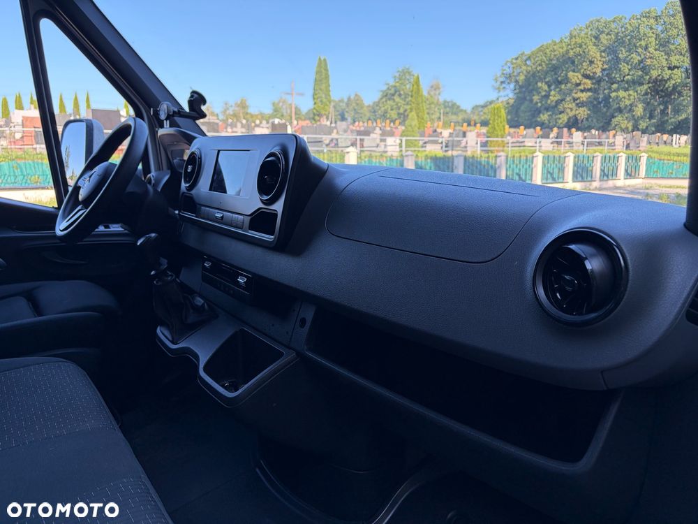 Mercedes-Benz Sprinter 319 - 17