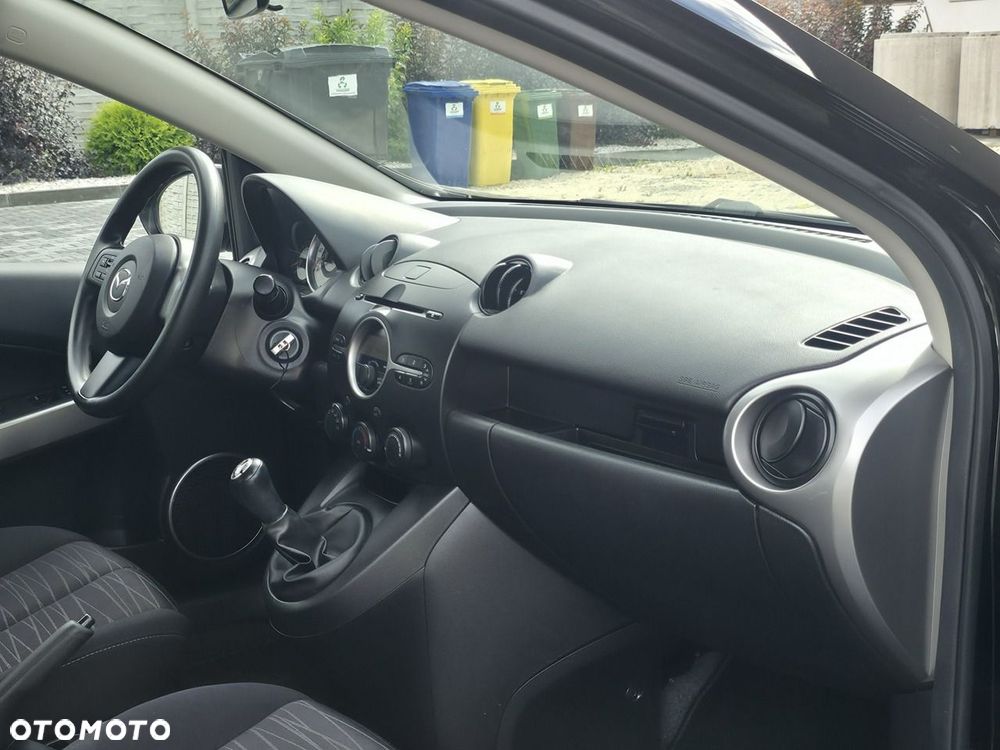 Mazda 2 - 10