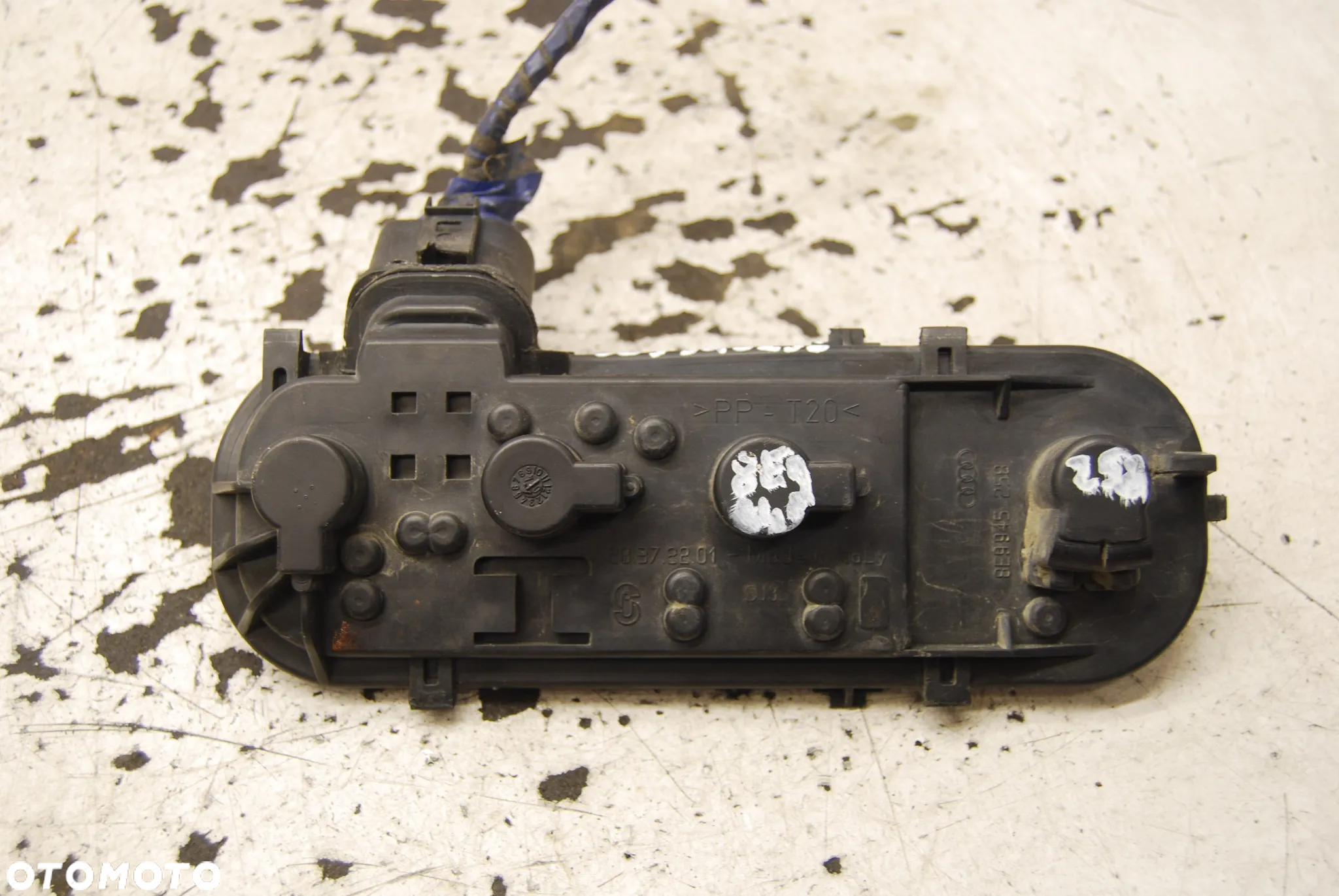 WKŁAD ŻARÓWKI LAMPY PRAWY TYŁ AUDI A4 B6 KOMBI 8E9945258 - 6