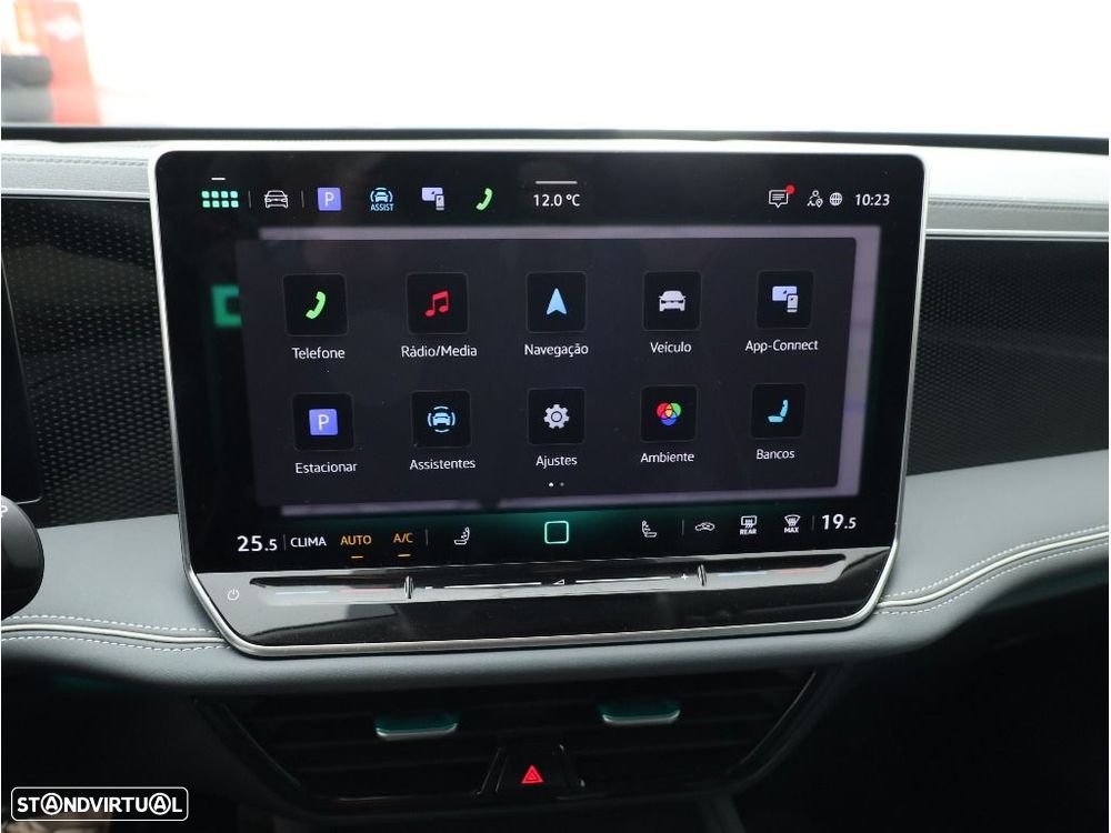 VW Passat Variant 2.0 TDI Business DSG - 23