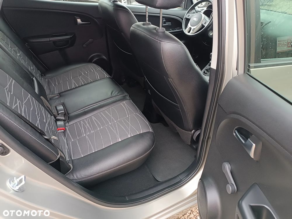 Kia Venga 1.4 CRDi 90 Business Line - 27