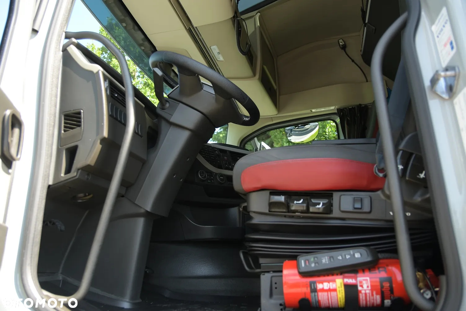 Volvo FH500///* 2019///* JEDYNE 264 TYŚ KM///* SYSTEM DOKUJĄCY WÓZKA WIDŁOWEGO///* KAMERA///* ZESTAW///* TANDEM///* 7.70+7.70///* WECON///* DACH PODNOSZONY///* STAN JAK NOWY - 21