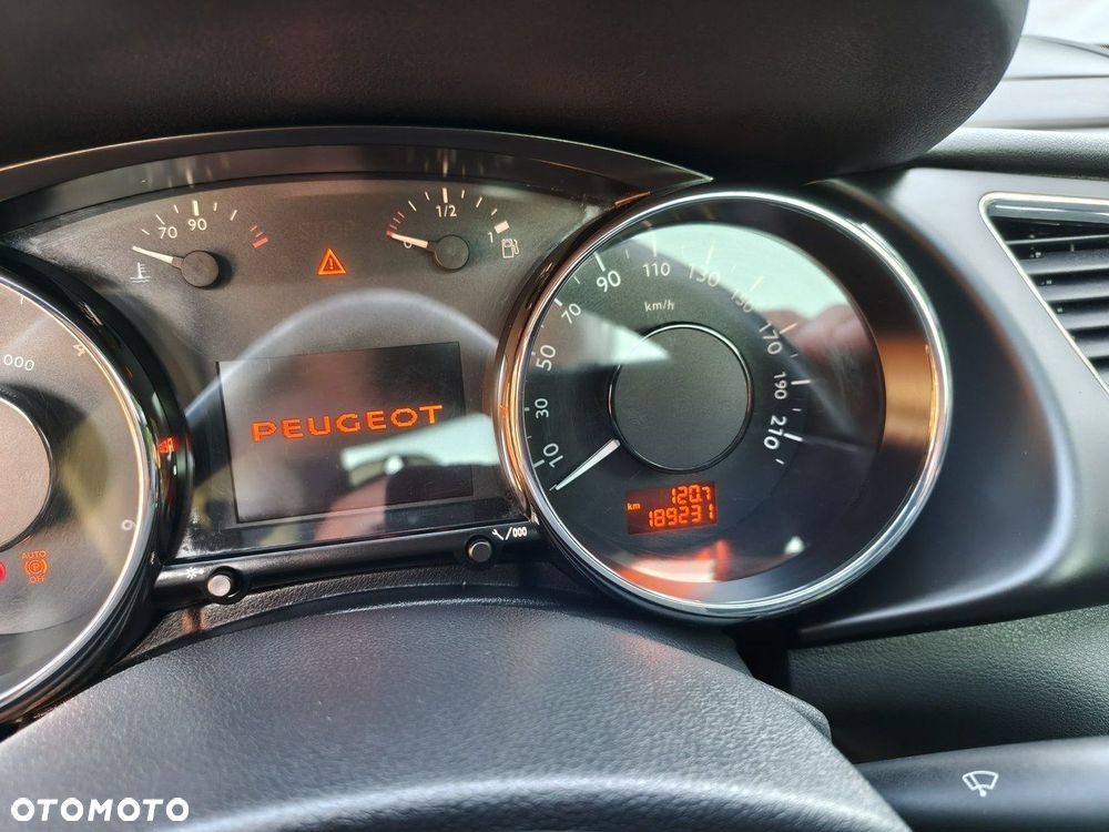 Peugeot 3008 HDi FAP 150 Family - 10