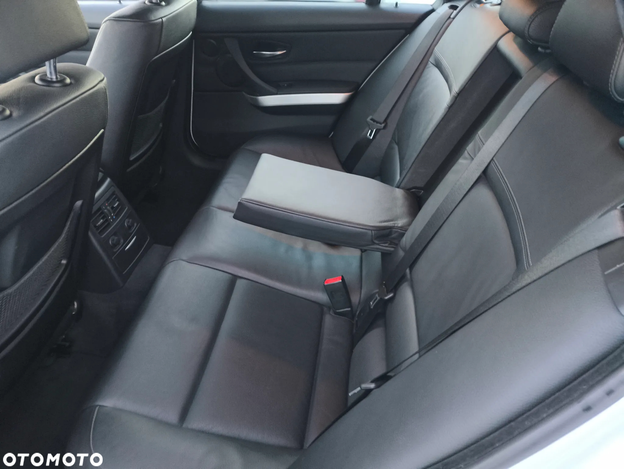 BMW Seria 3 320d xDrive DPF Touring - 15