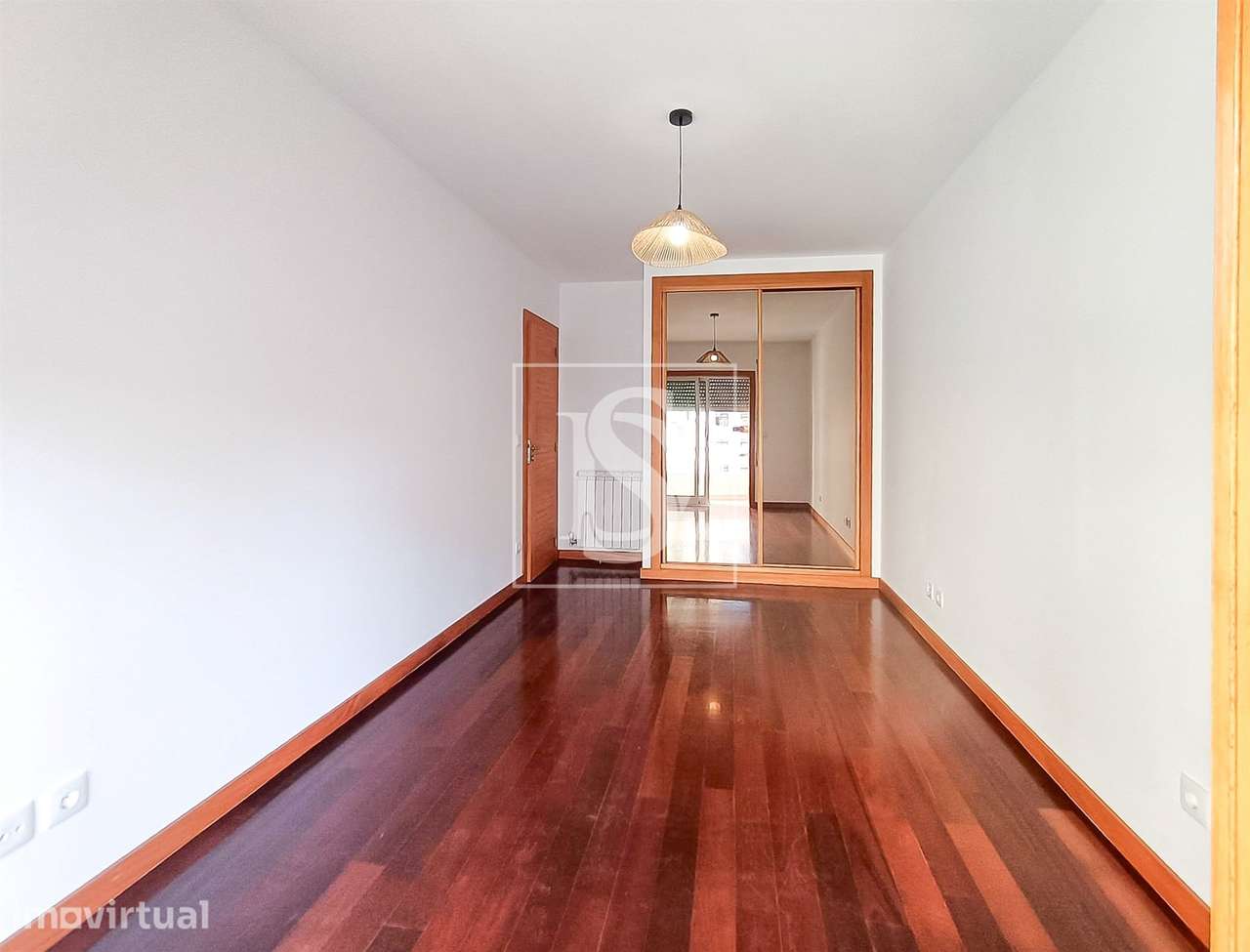 Apartamento T2 na Amorosa - 5 min. da praia, com garagem e varandas - Grande imagem: 3/18