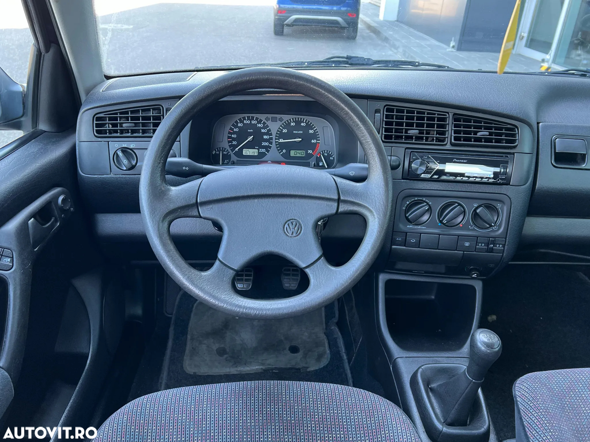 Volkswagen Golf - 11