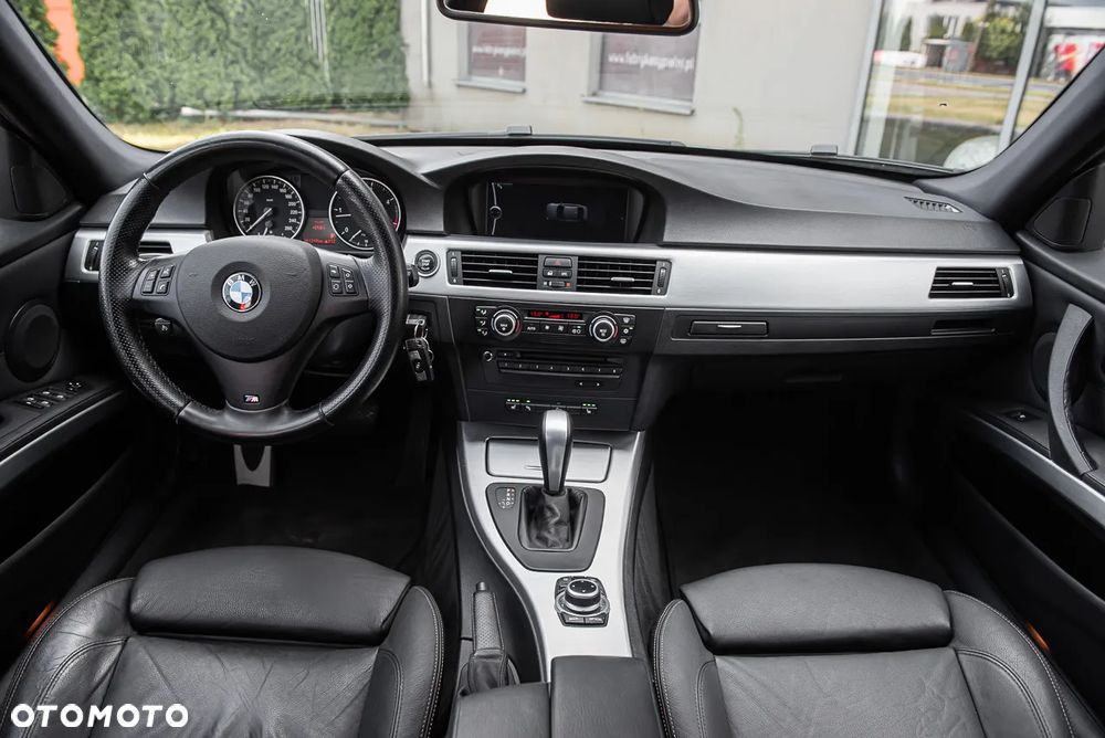 BMW Seria 3 320d xDrive DPF Touring - 28