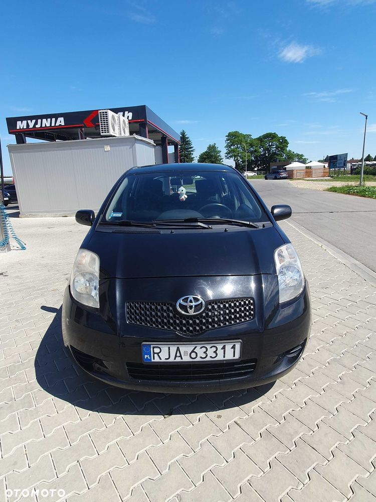 Toyota Yaris - 1