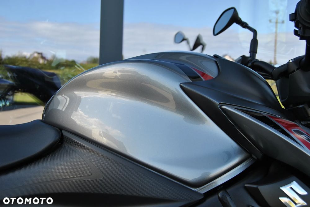 Suzuki GSX - 18