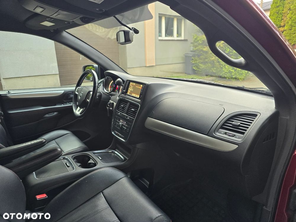 Dodge Grand Caravan - 16