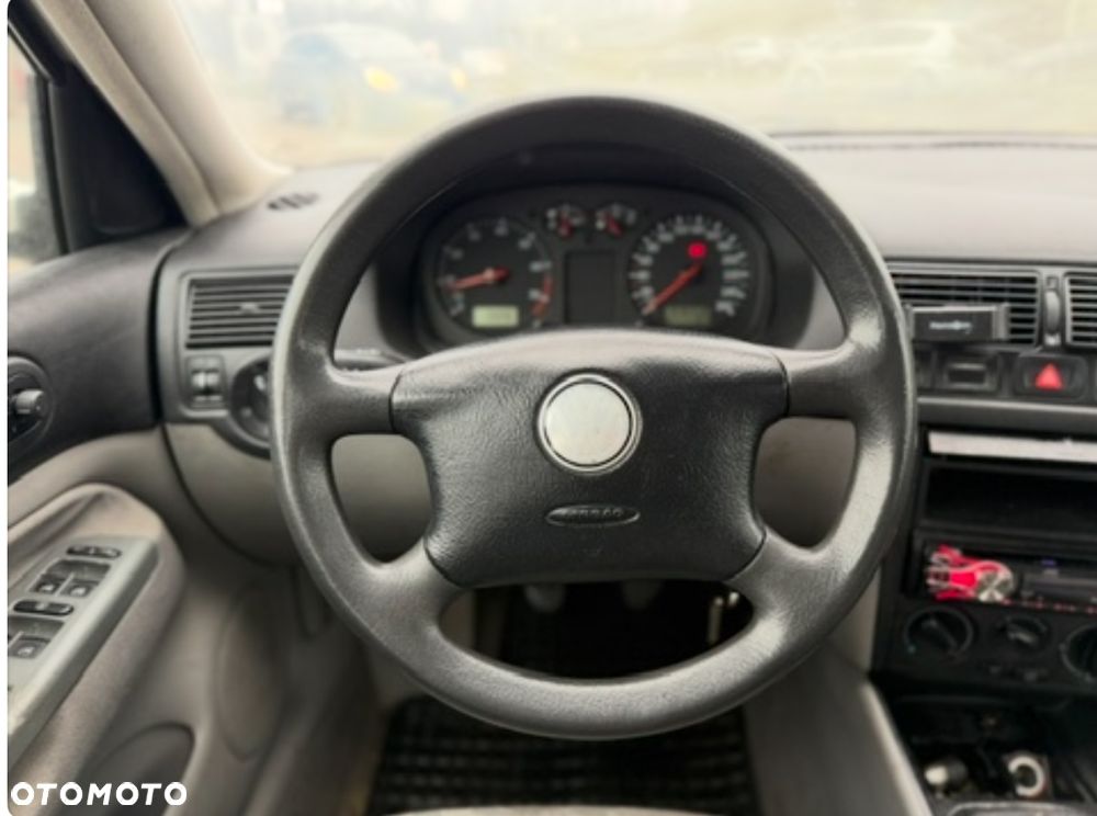 Volkswagen Golf 1.6 - 26