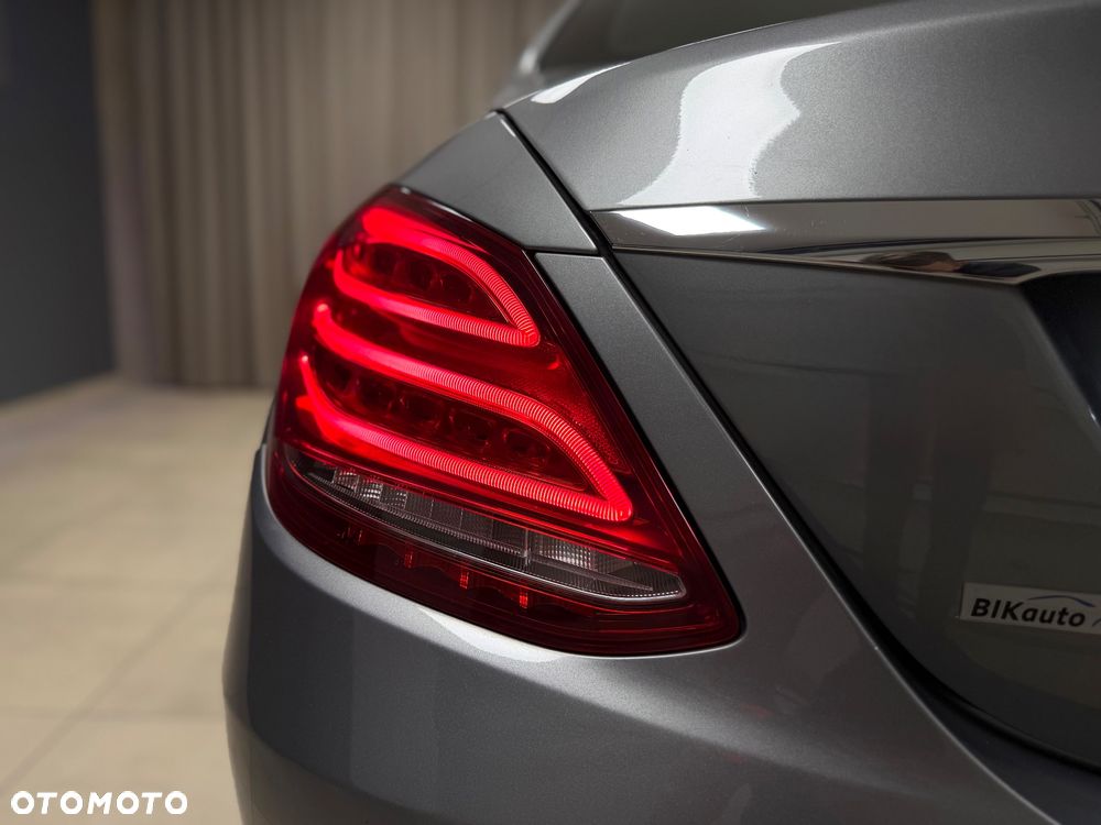 Mercedes-Benz Klasa C 180 7G-TRONIC - 36