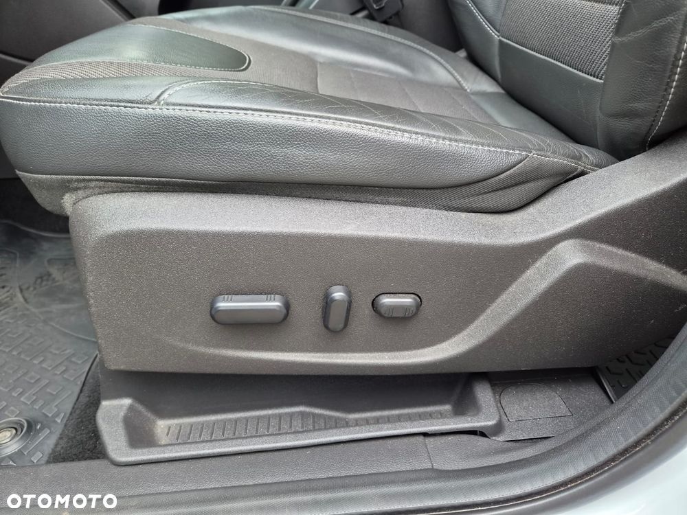Ford Kuga 2.0 TDCi FWD Titanium - 23