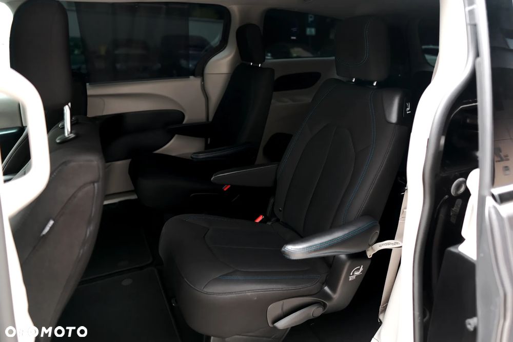 Chrysler Pacifica - 17