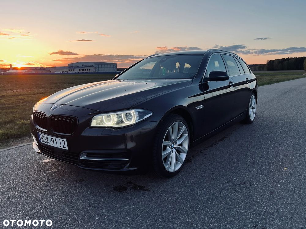 BMW Seria 5 520d xDrive Luxury Line