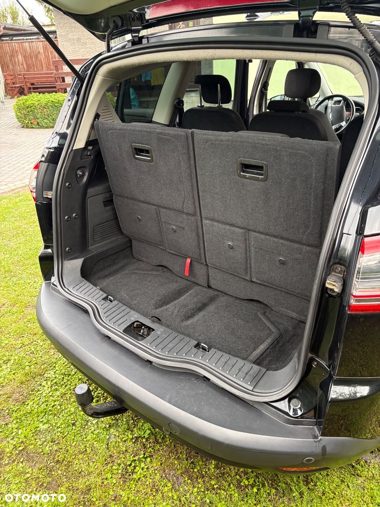 Ford S-Max - 13