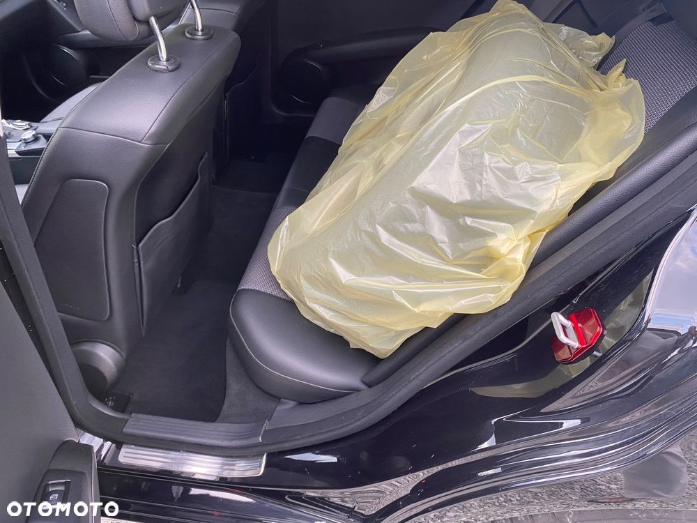 Mercedes-Benz Klasa C 180 CGI Automatik BlueEFFICIENCY Avantgarde - 31