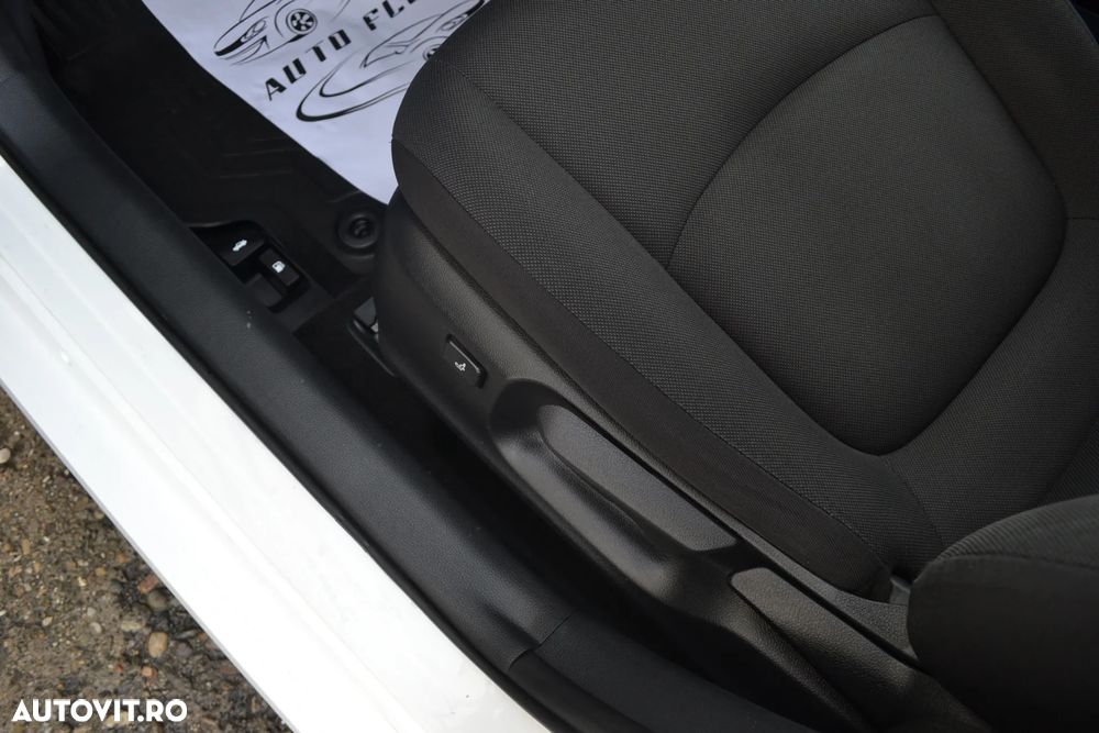 Toyota Corolla 1.8 HSD Dynamic - 8