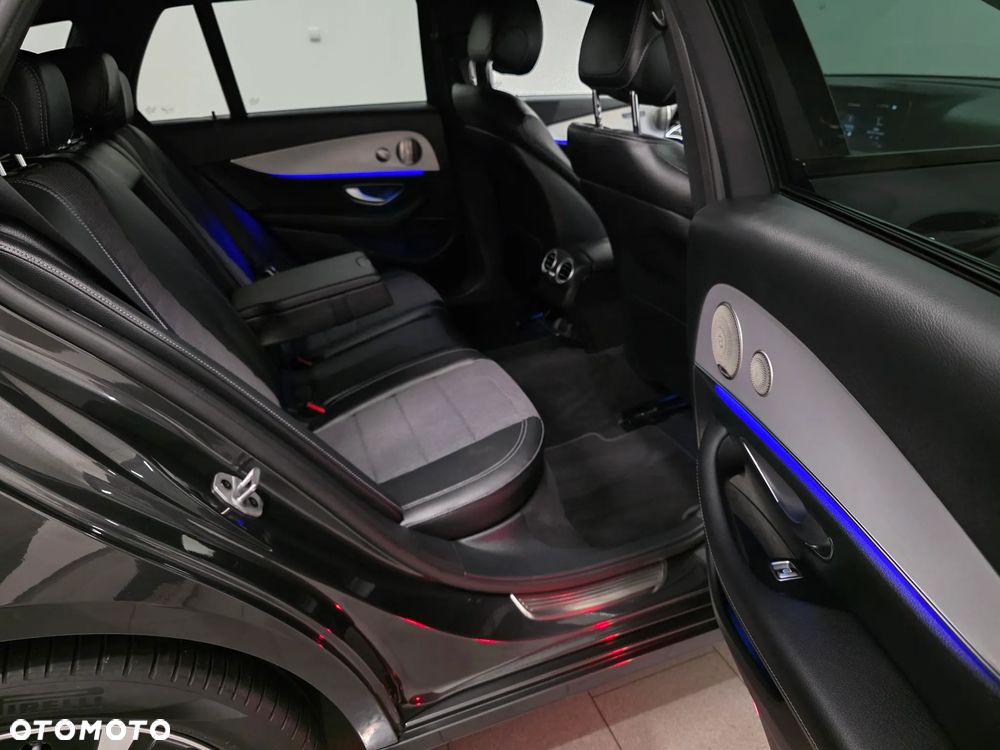 Mercedes-Benz Klasa E 300 de 4-Matic Exclusive - 32
