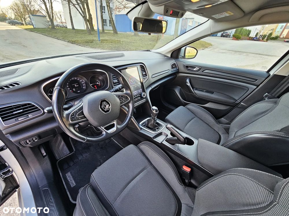 Renault Megane 1.5 Blue dCi Zen - 10