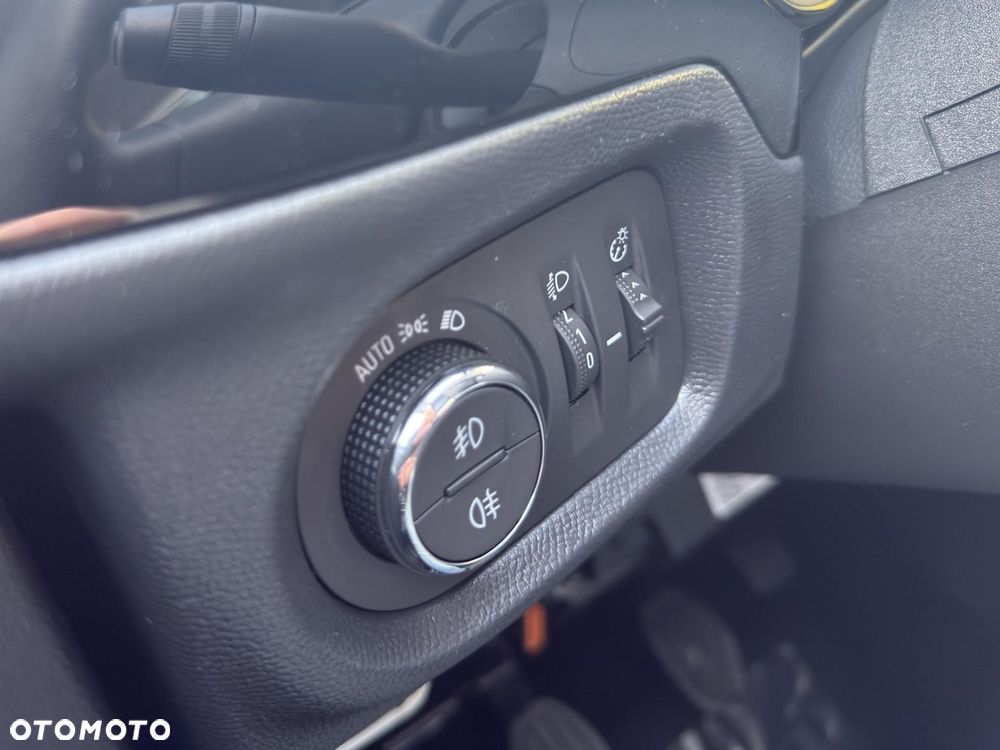 Opel Corsa 1.2 T Edition S&S - 20