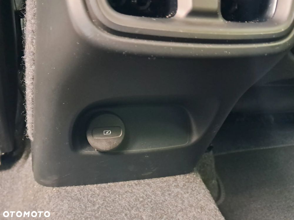 Volvo XC 40 B3 Plus Dark - 28