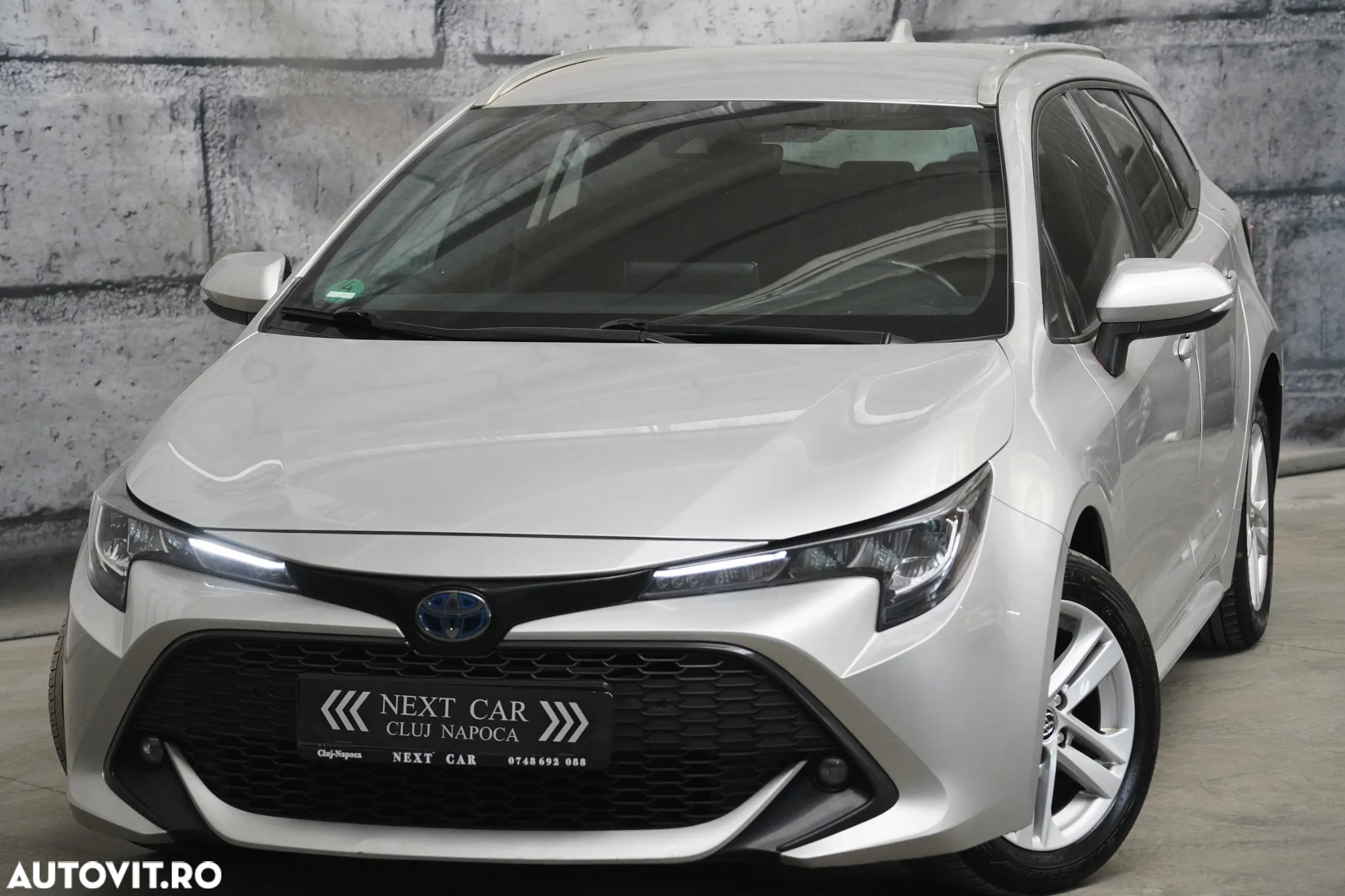 Toyota Corolla 2.0 Hybrid Lounge - 2