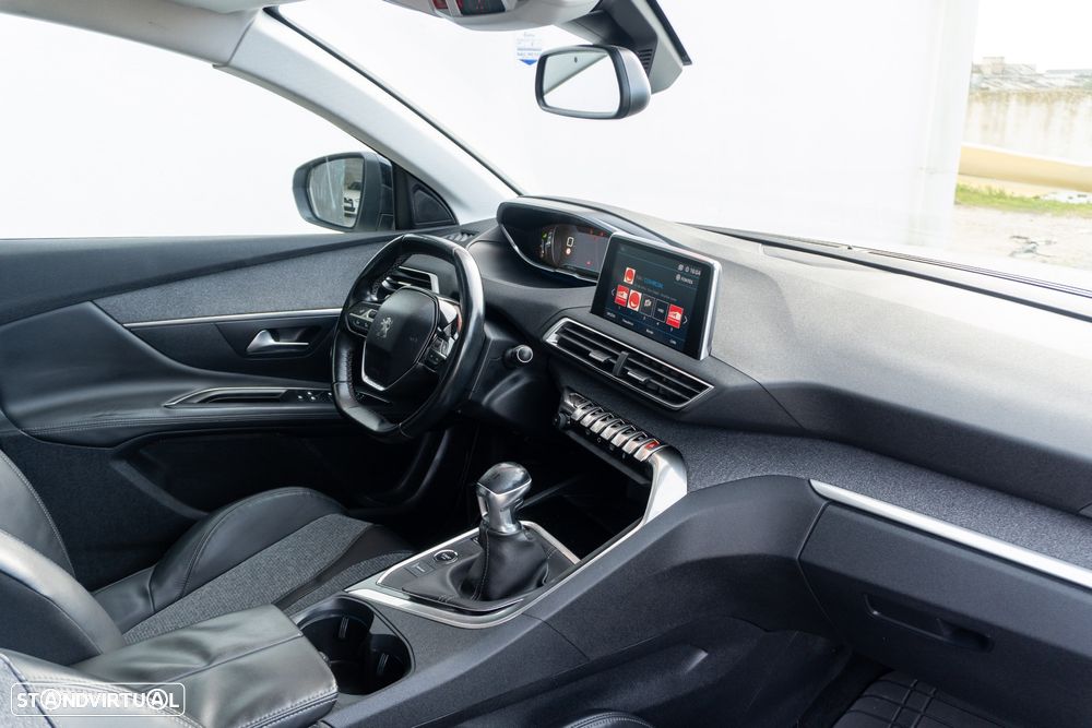 Peugeot 3008 PureTech 130 Stop & Start GPF Allure - 26