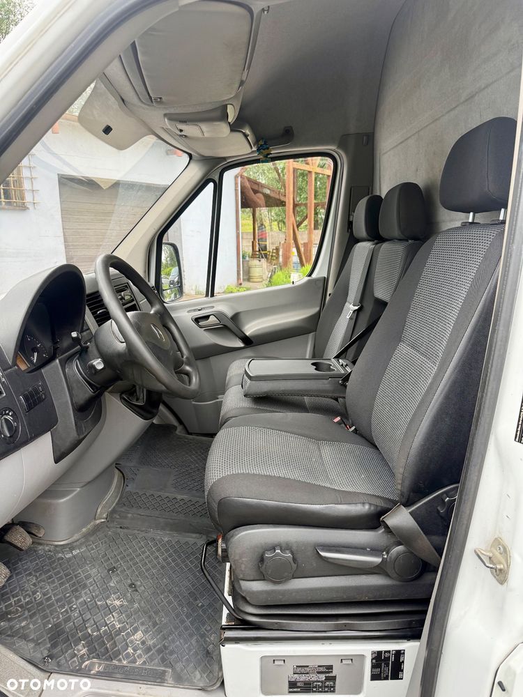 Mercedes-Benz Sprinter - 11