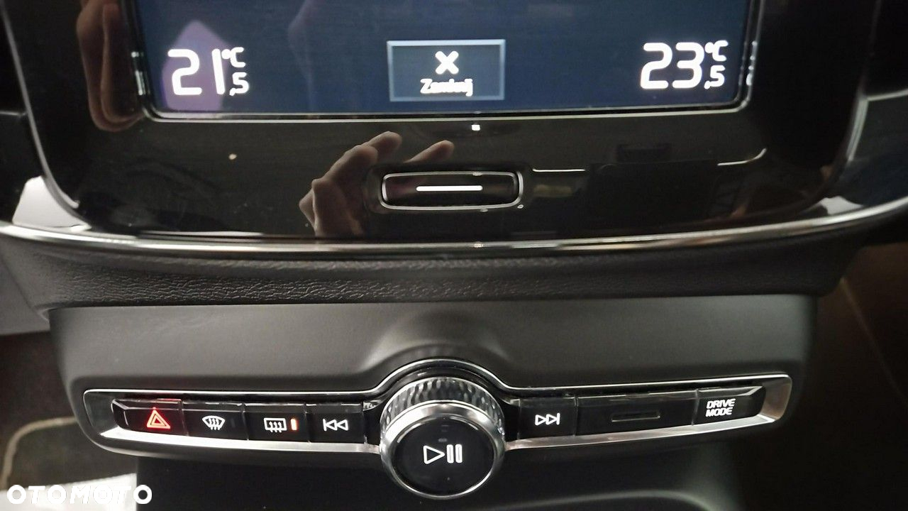 Volvo XC 40 T3 Momentum Pro - 19